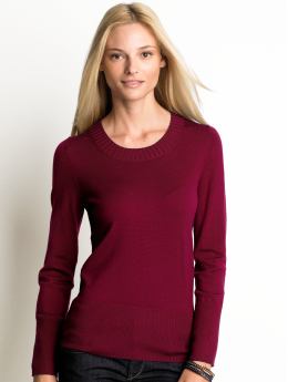 Women: Merino wool scoopneck sweater - Berry