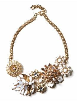 Women: Brooch cluster necklace - White