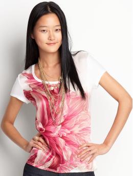 Women's Apparel: Graphic flower tee: new arrivals | Banana Republic