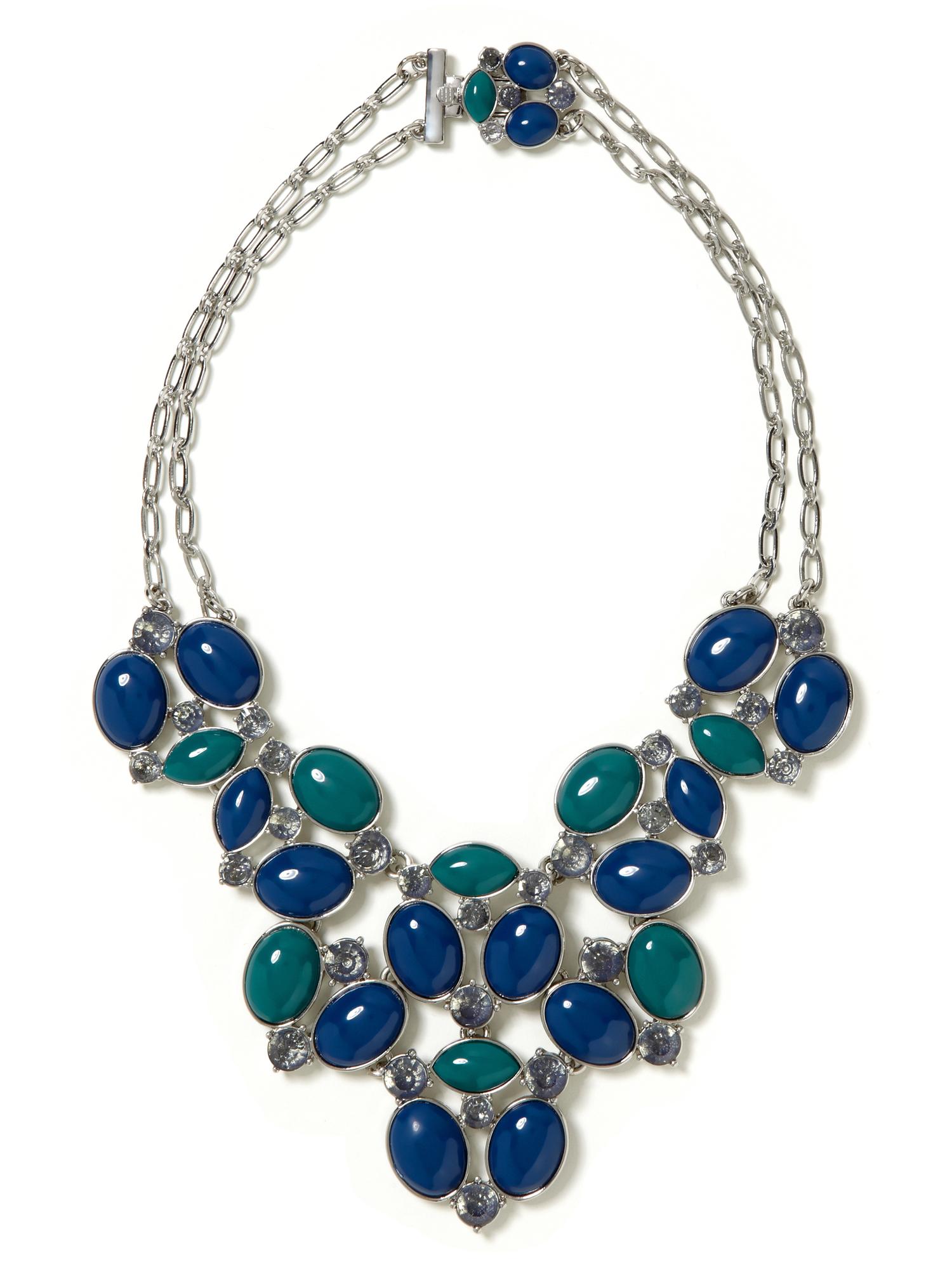 Oval focal necklace