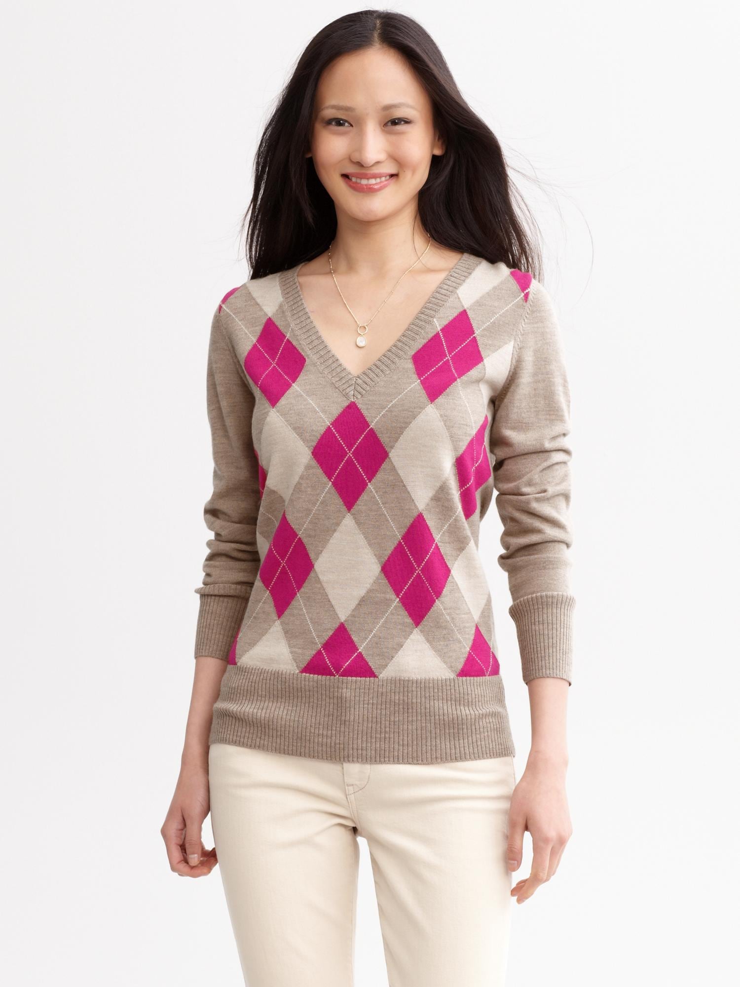 Extra-fine merino wool argyle v-neck sweater