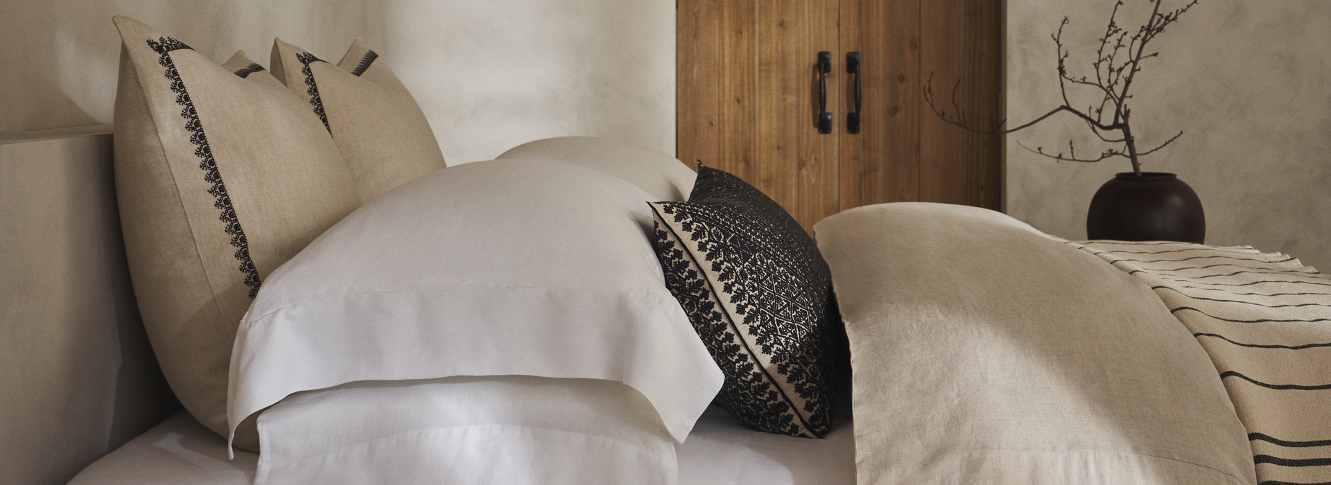 Luxury Bedding, Sheets, & Blankets Banana Republic