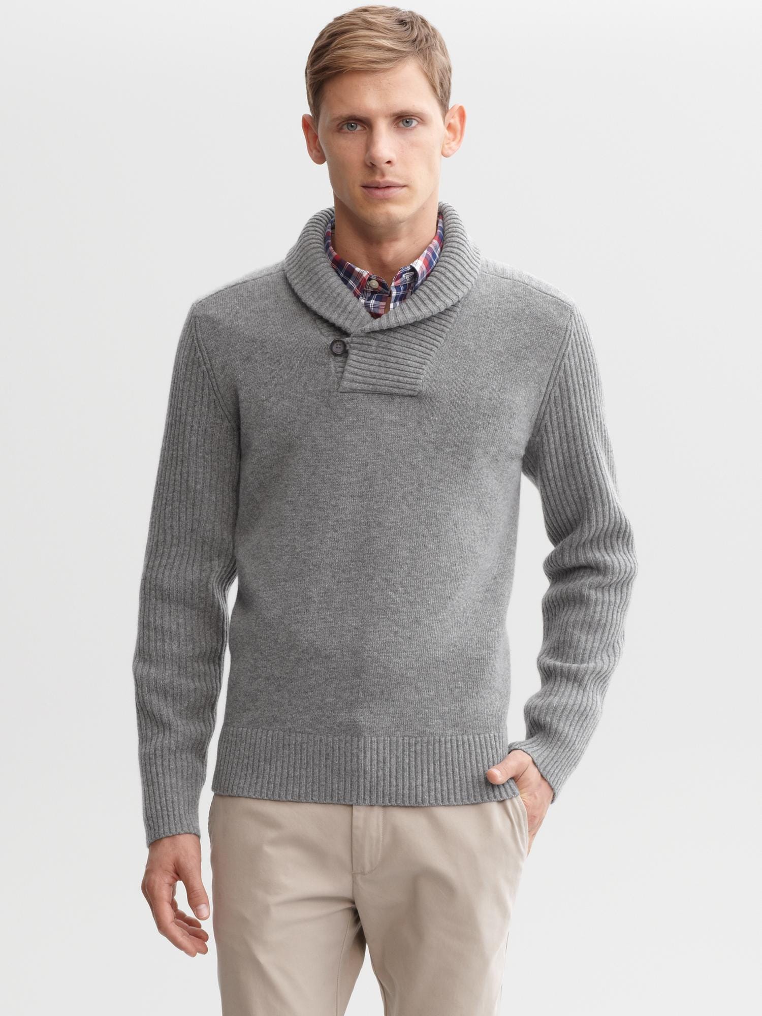 Buttoned shawl-collar wool pullover
