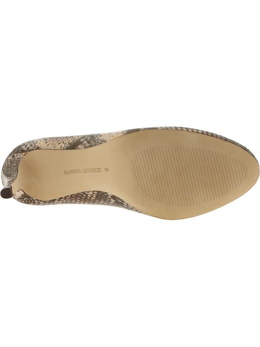 Jenna round-toe pump