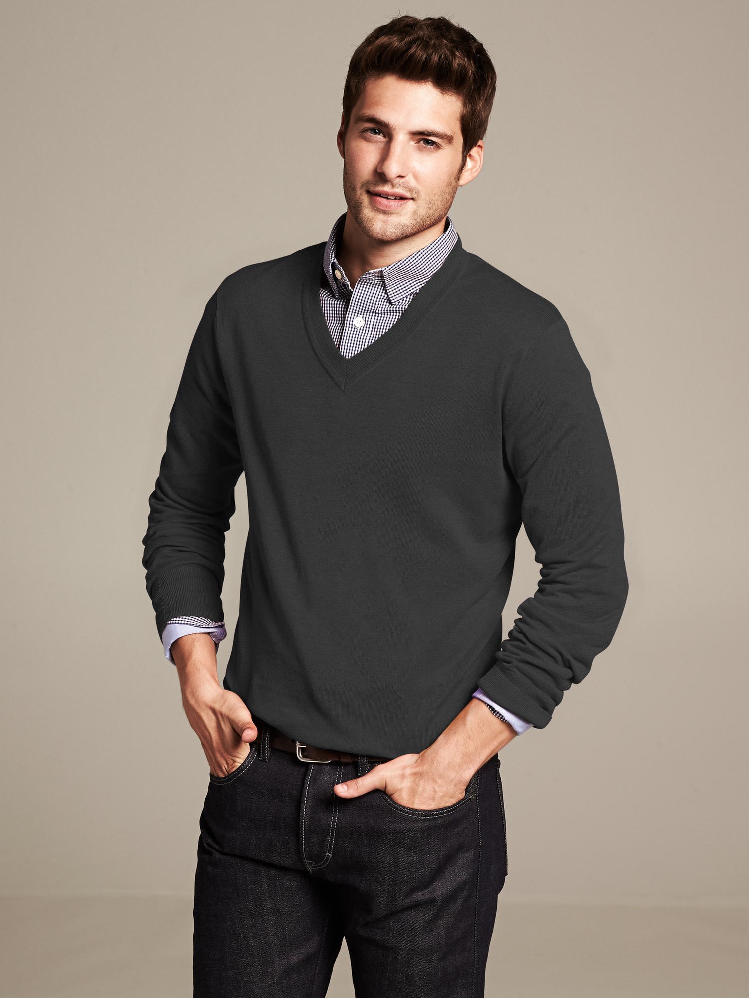 Silk-Linen V-Neck Sweater | Banana Republic
