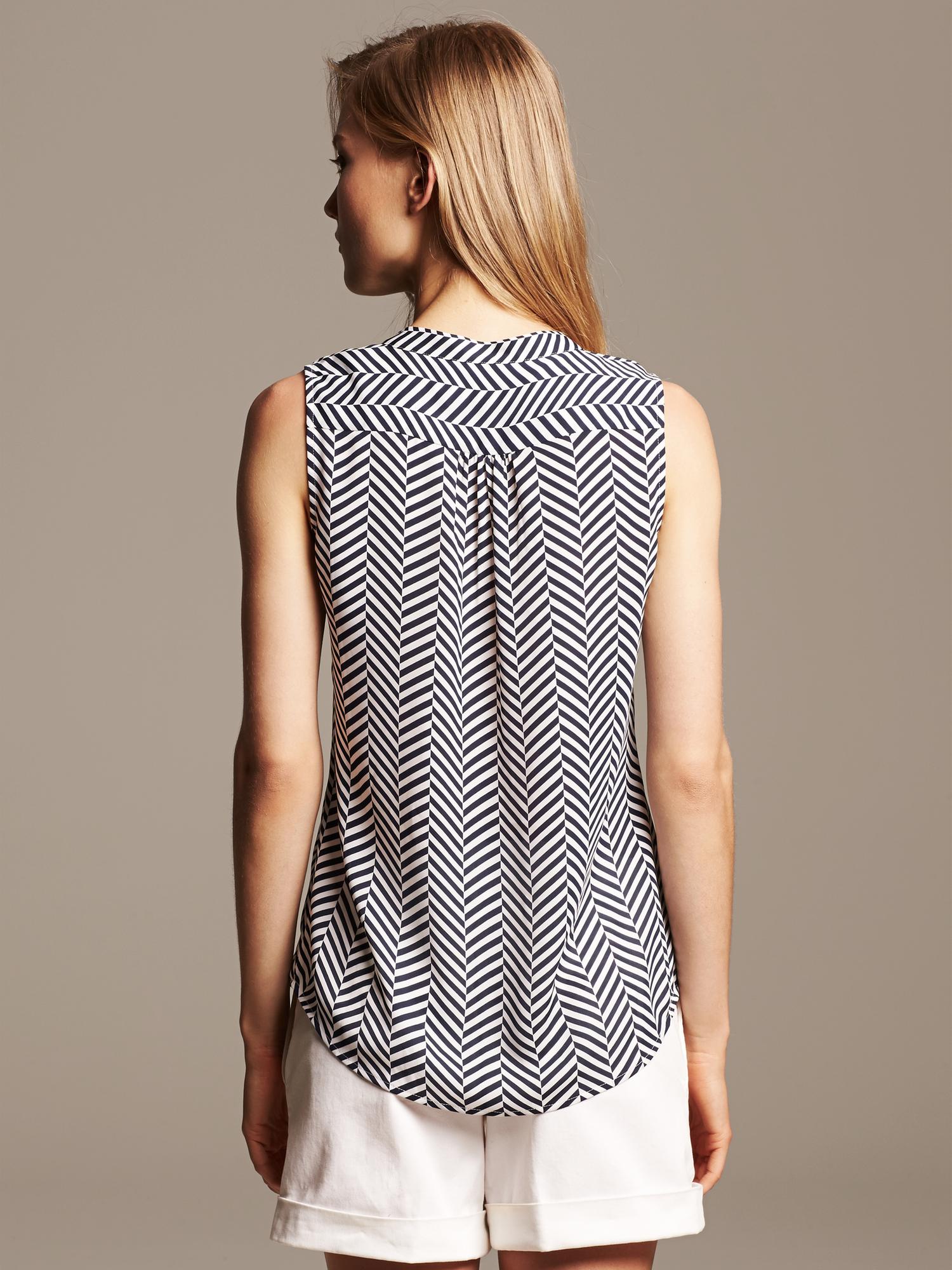 Essential Blouse in Navy Multi Chevron