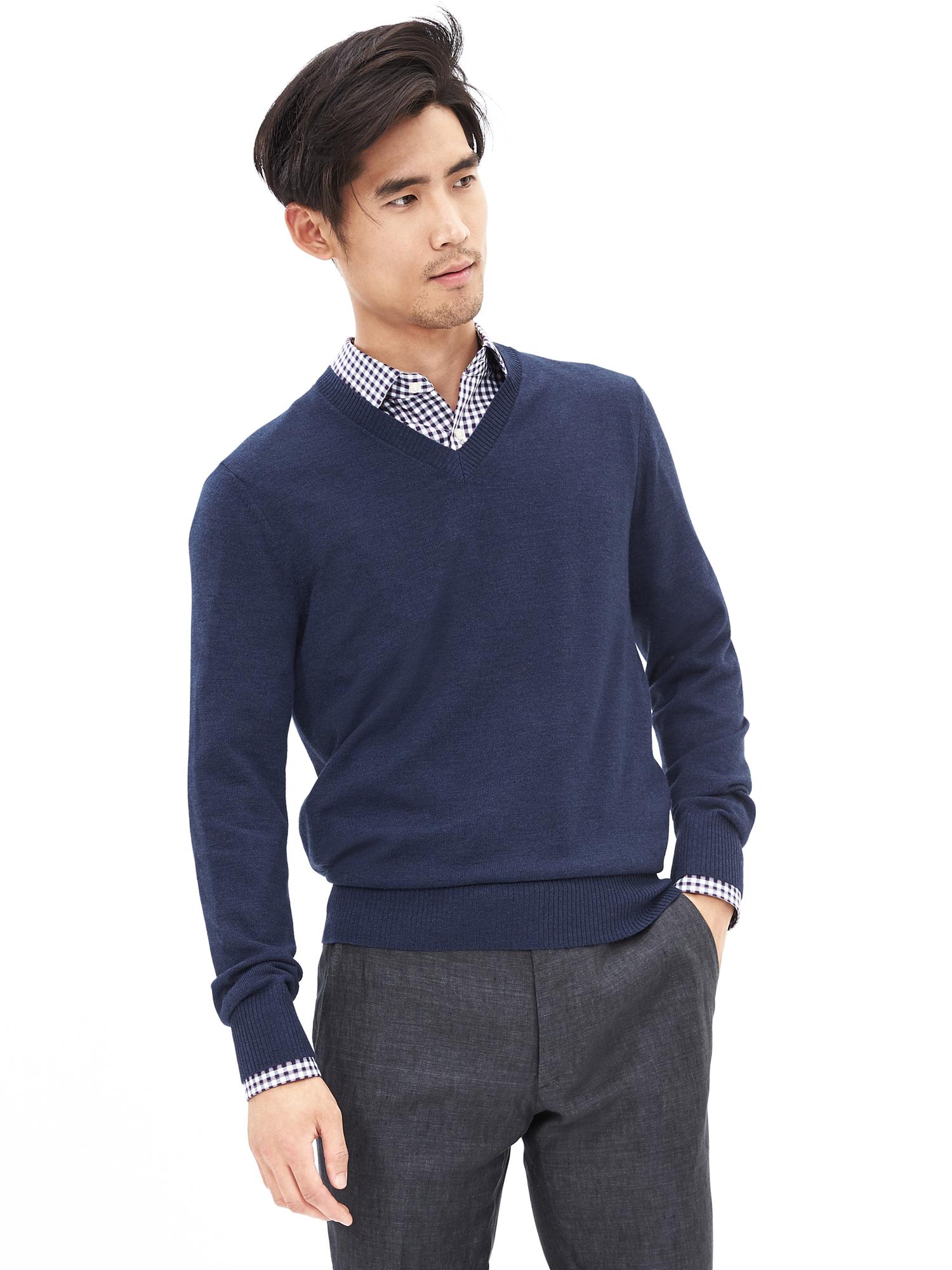 Extra-Fine Merino Wool Vee Sweater Pullover | Banana Republic