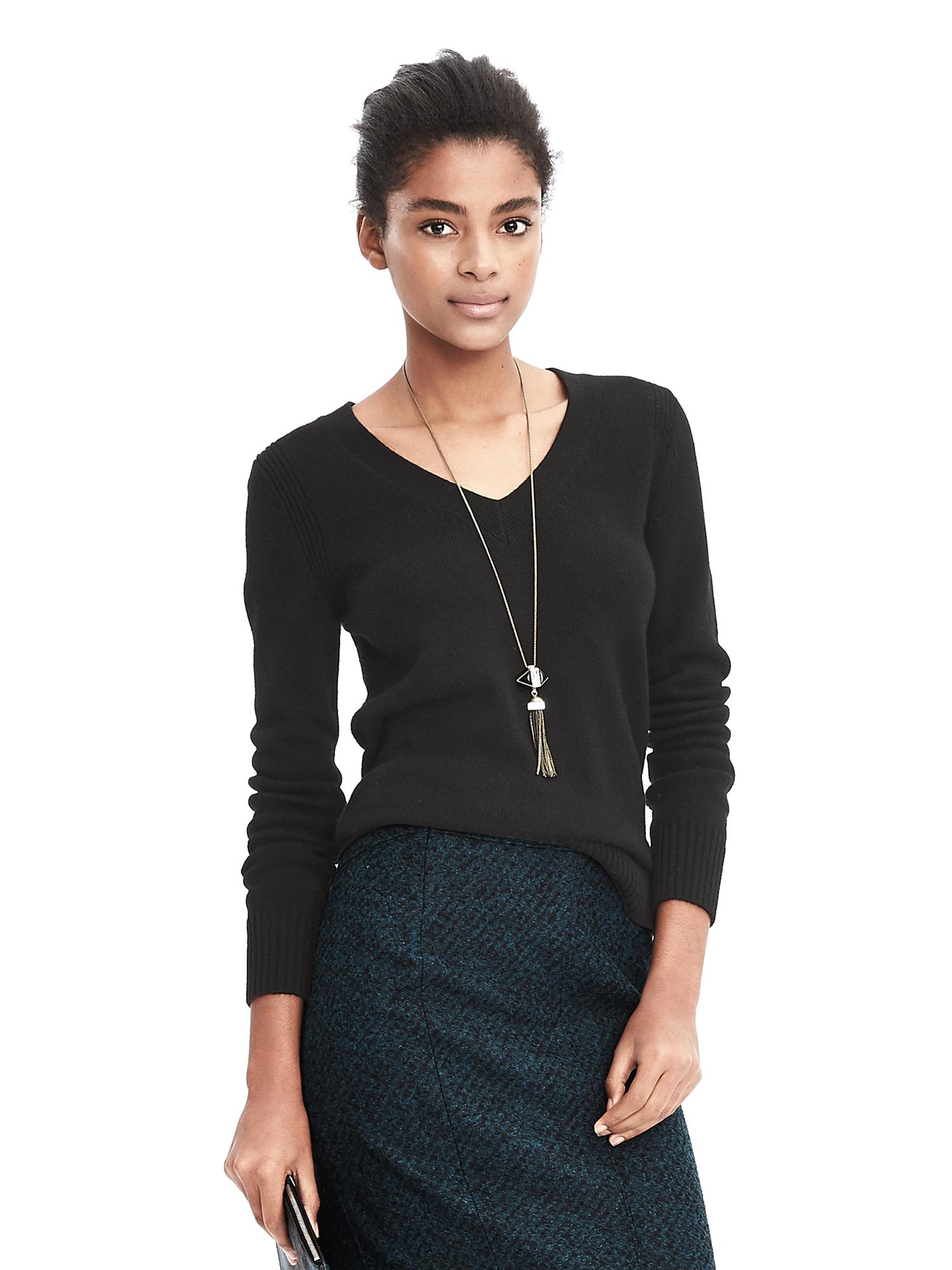 Italian Cashmere Blend ButtonBack Vee Banana Republic