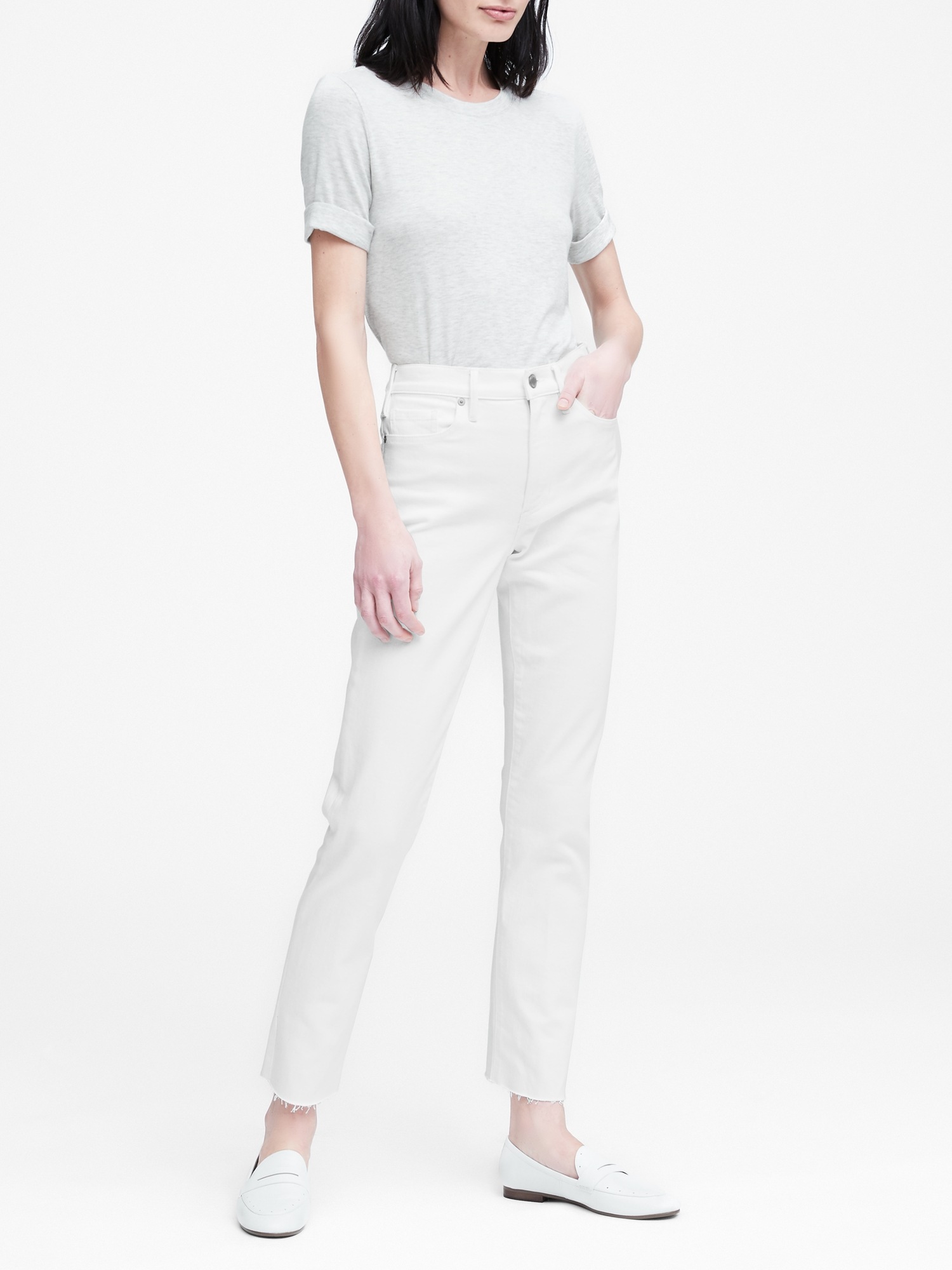 Petite Mid-Rise Relaxed Straight Ankle Jean