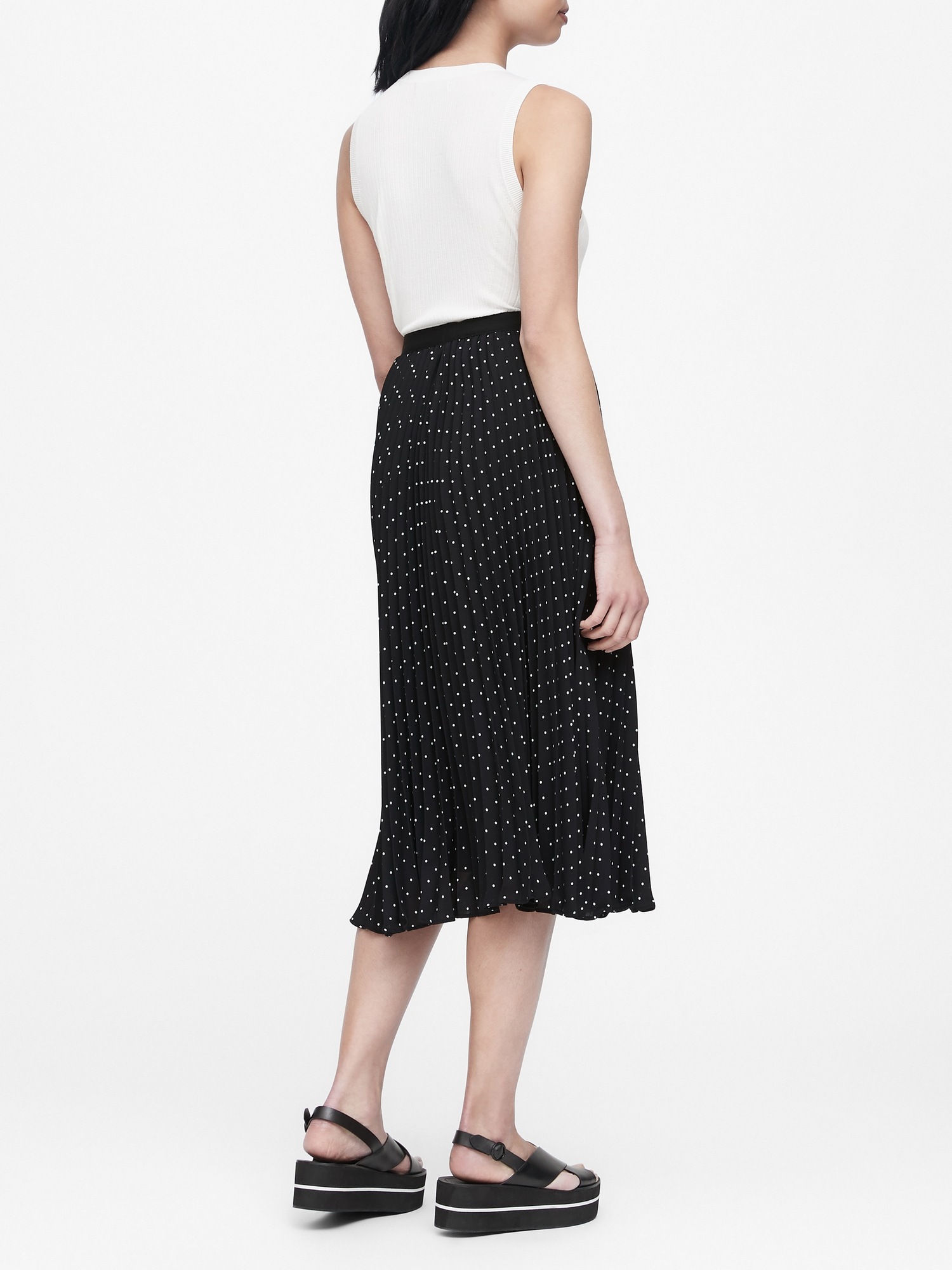 New look pleated midi skirt in black hotsell polka dot