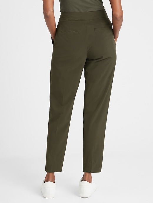 Petite Performance Stretch Pleated Pant Banana Republic