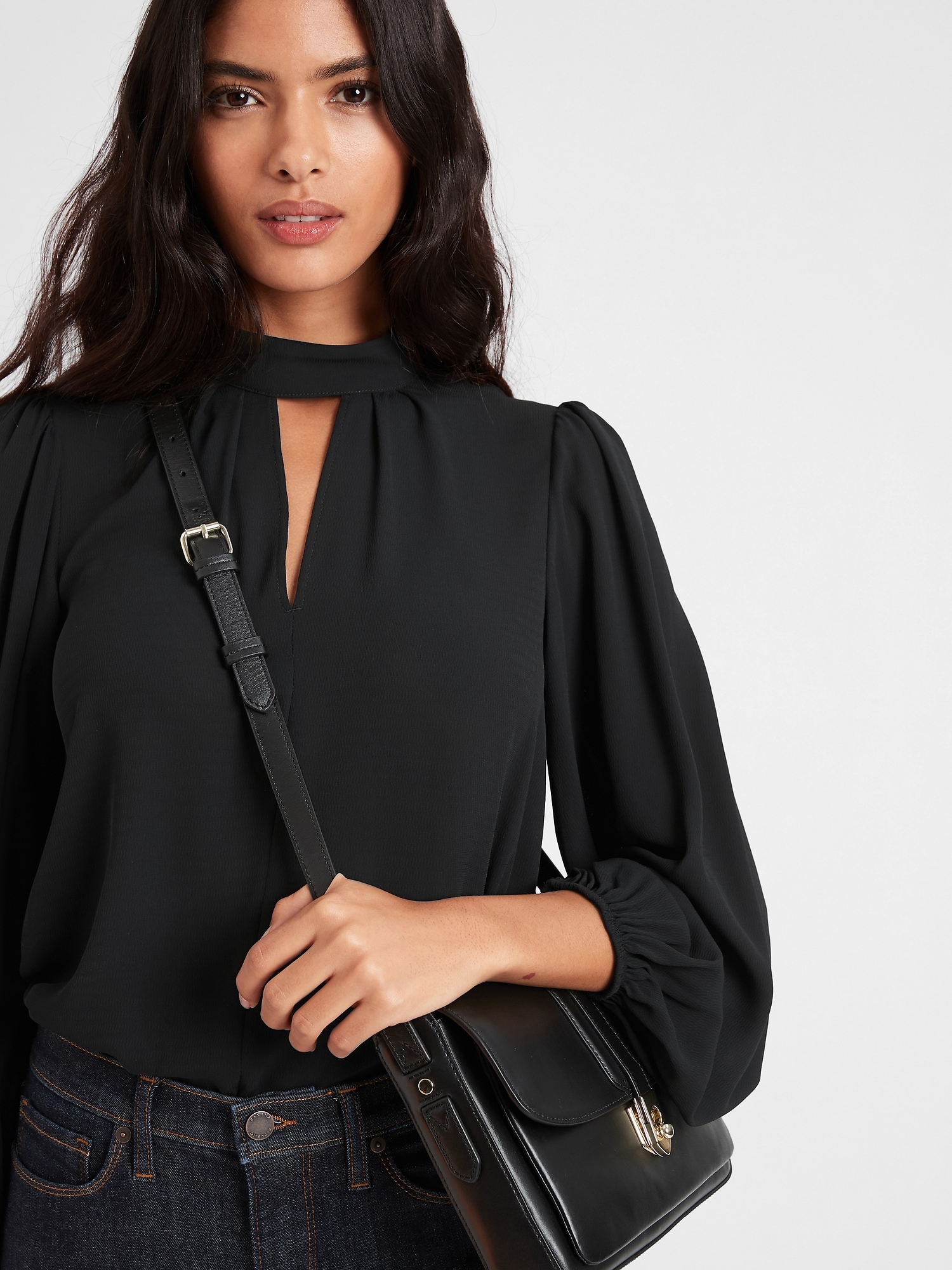 keyhole cutout top