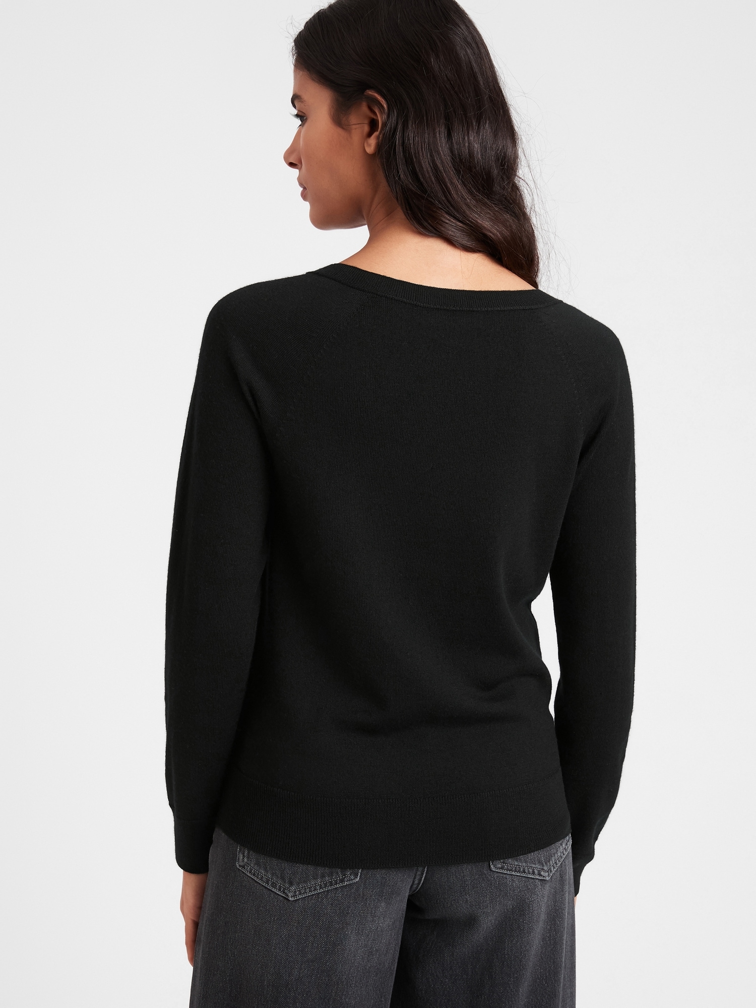 Seamless Merino V-Neck Sweater in Responsible Wool