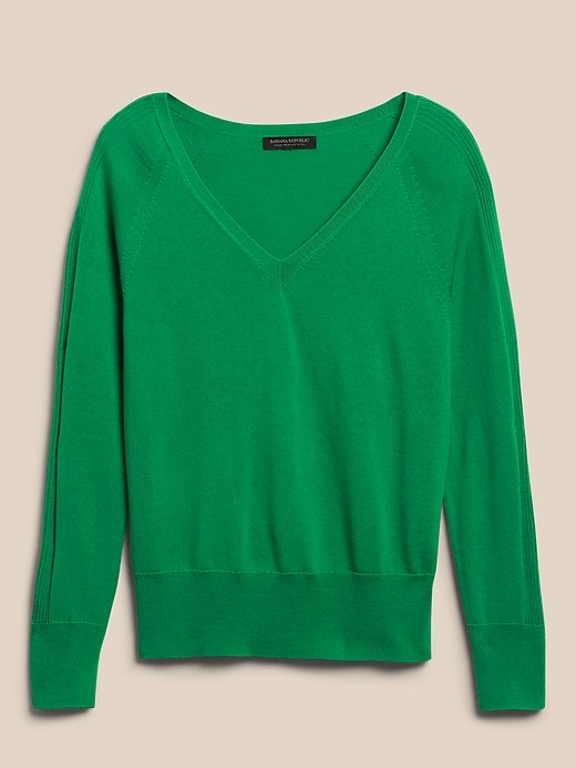 Image number 4 showing, Seamless Merino V-Neck Sweater