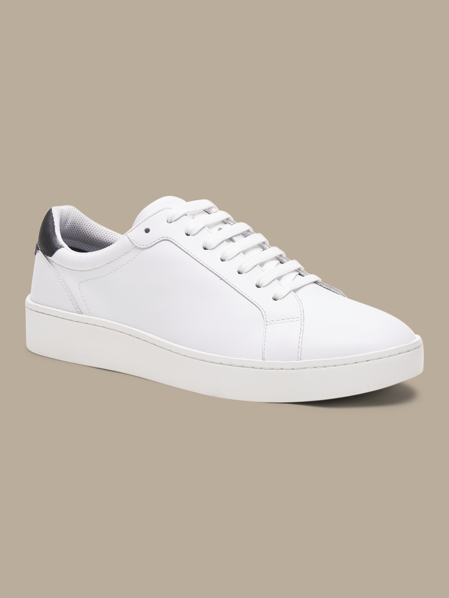 nicklas leather sneaker white