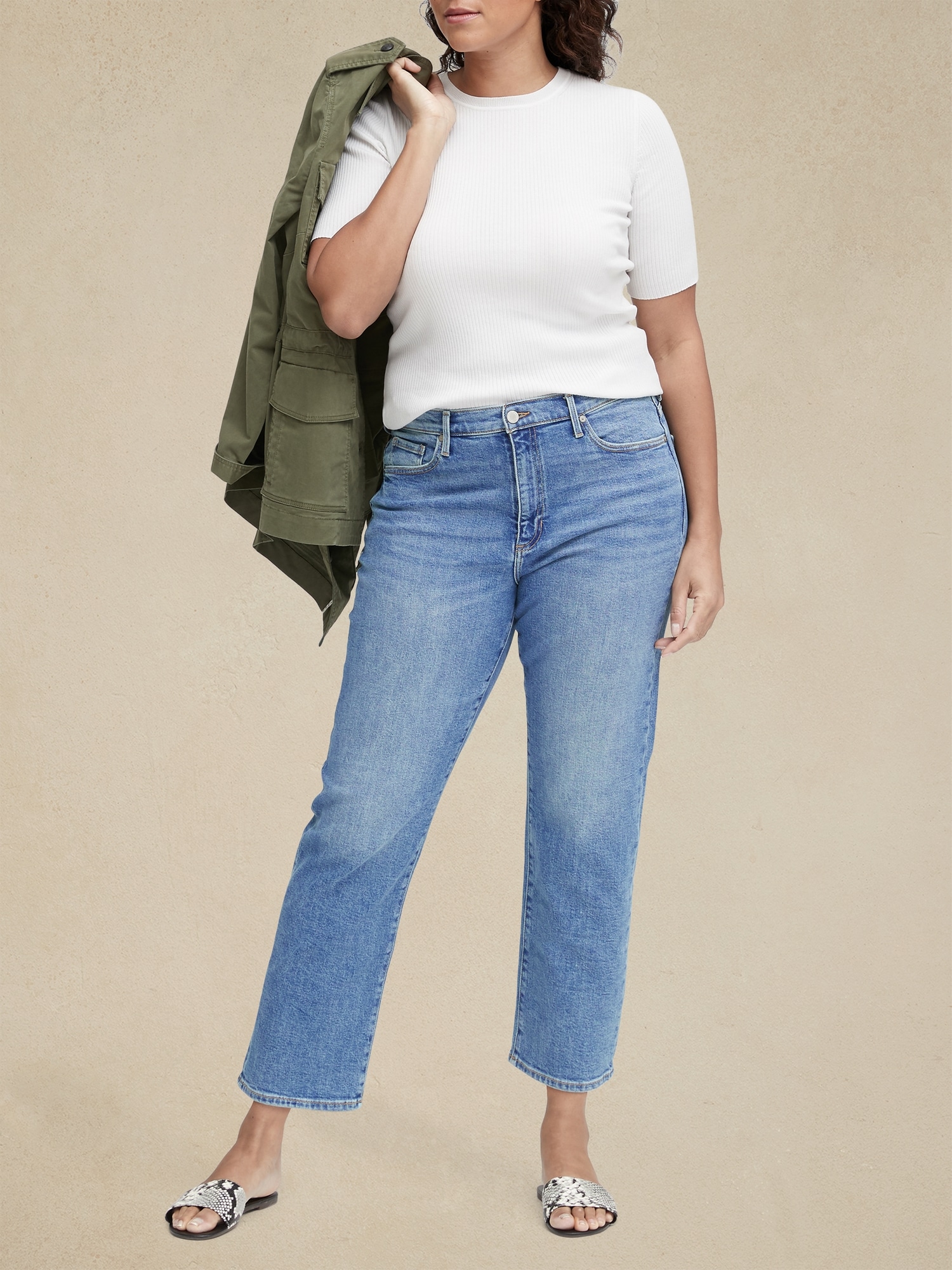 Mid-Rise Relaxed Straight Ankle Jean