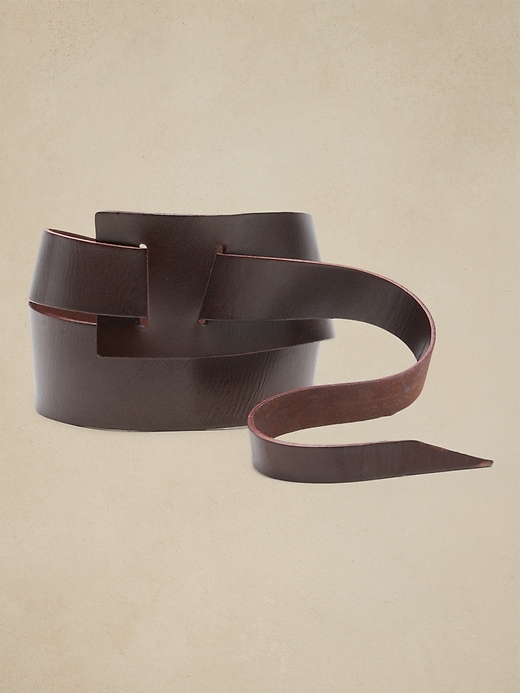 Banana Republic Punto Pull-Through Leather Belt. 1