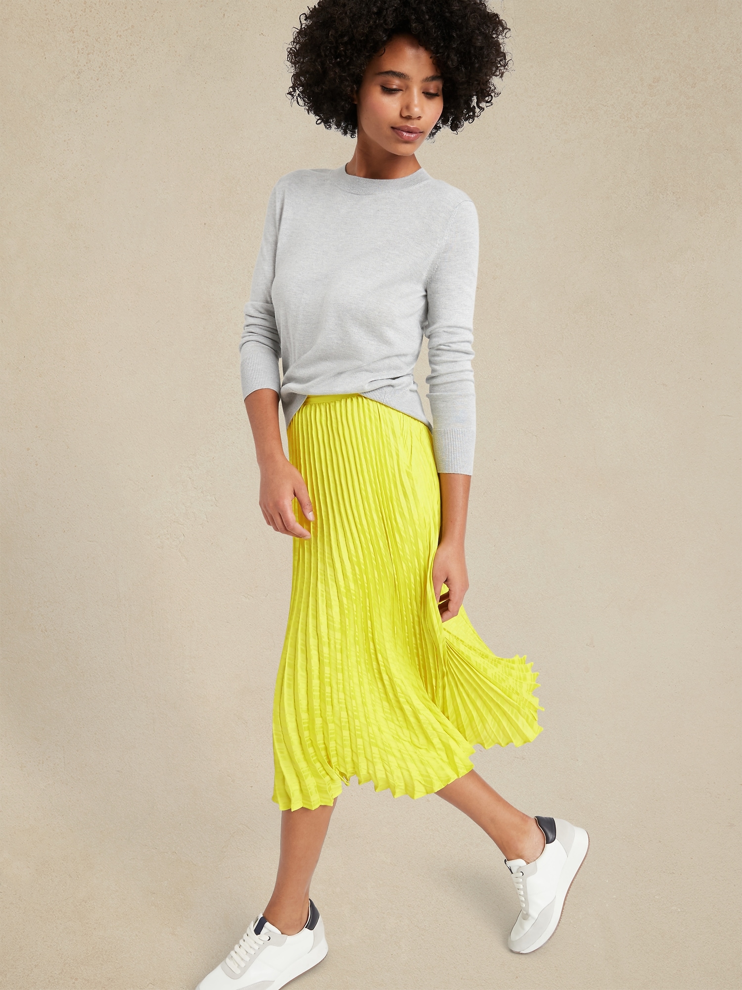 Petite pleated outlet midi skirt