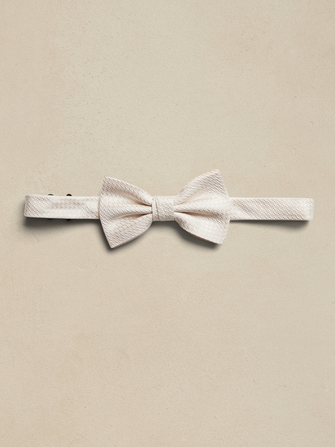 How To Tie A Bow Tie With Ribbon | tunersread.com