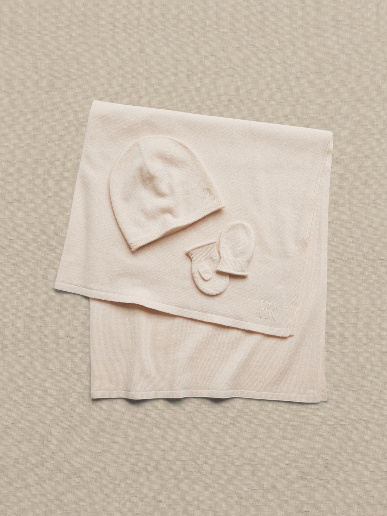 Banana Republic Cashmere Gift Set for Baby beige. 1
