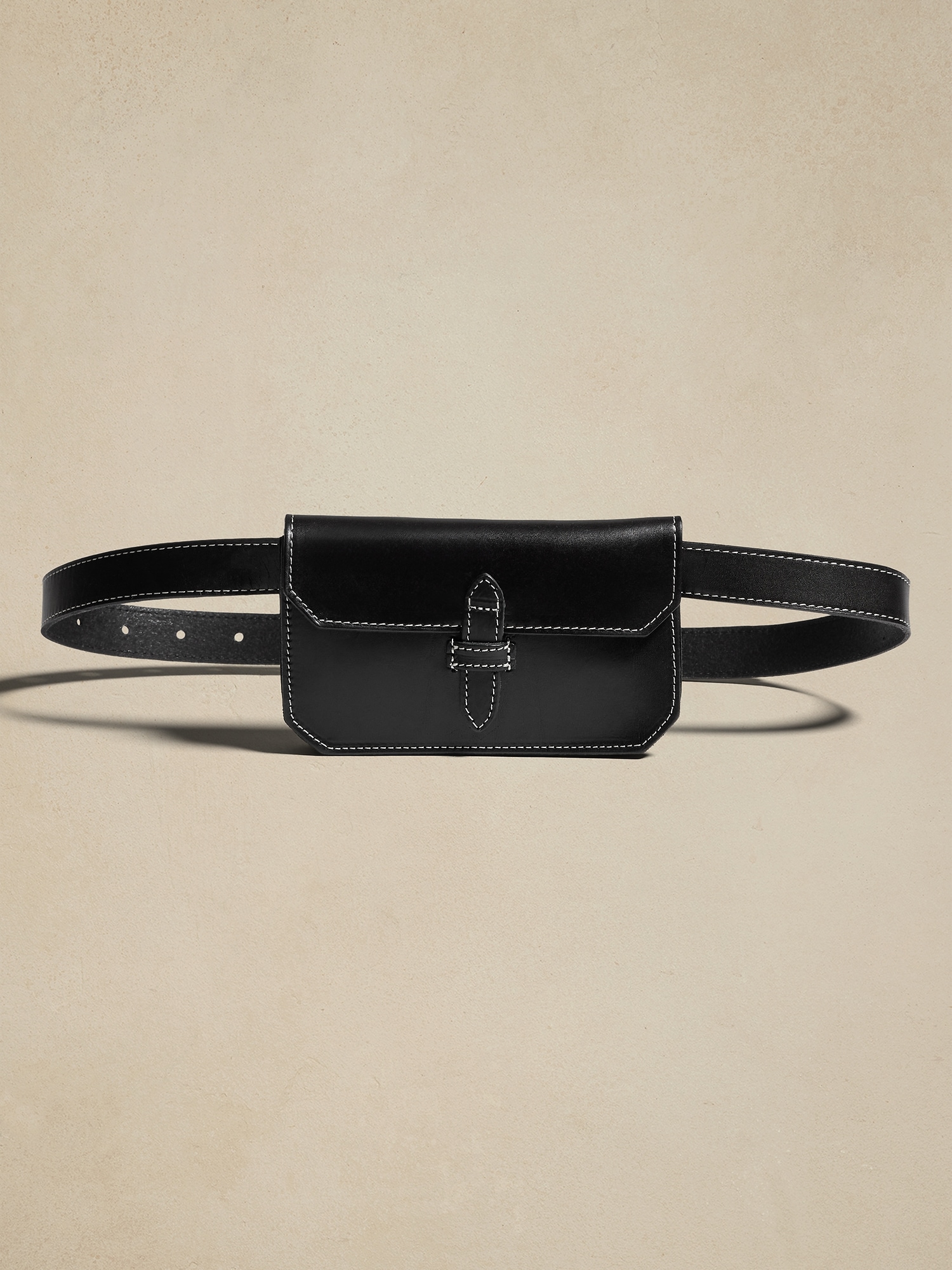 Banana Republic Heritage Leather Belt Bag black. 1