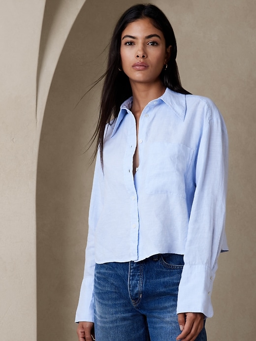 Banana Republic The Boxy Cropped Linen Shirt. 1