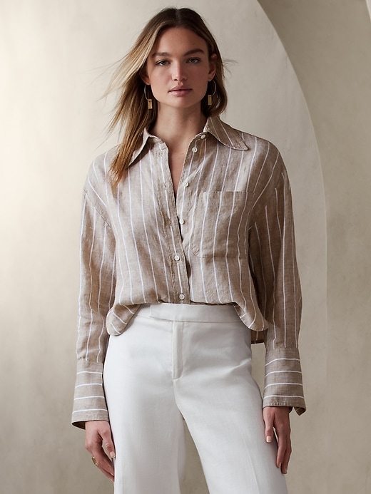 Banana Republic The Boxy Cropped Linen Shirt. 3