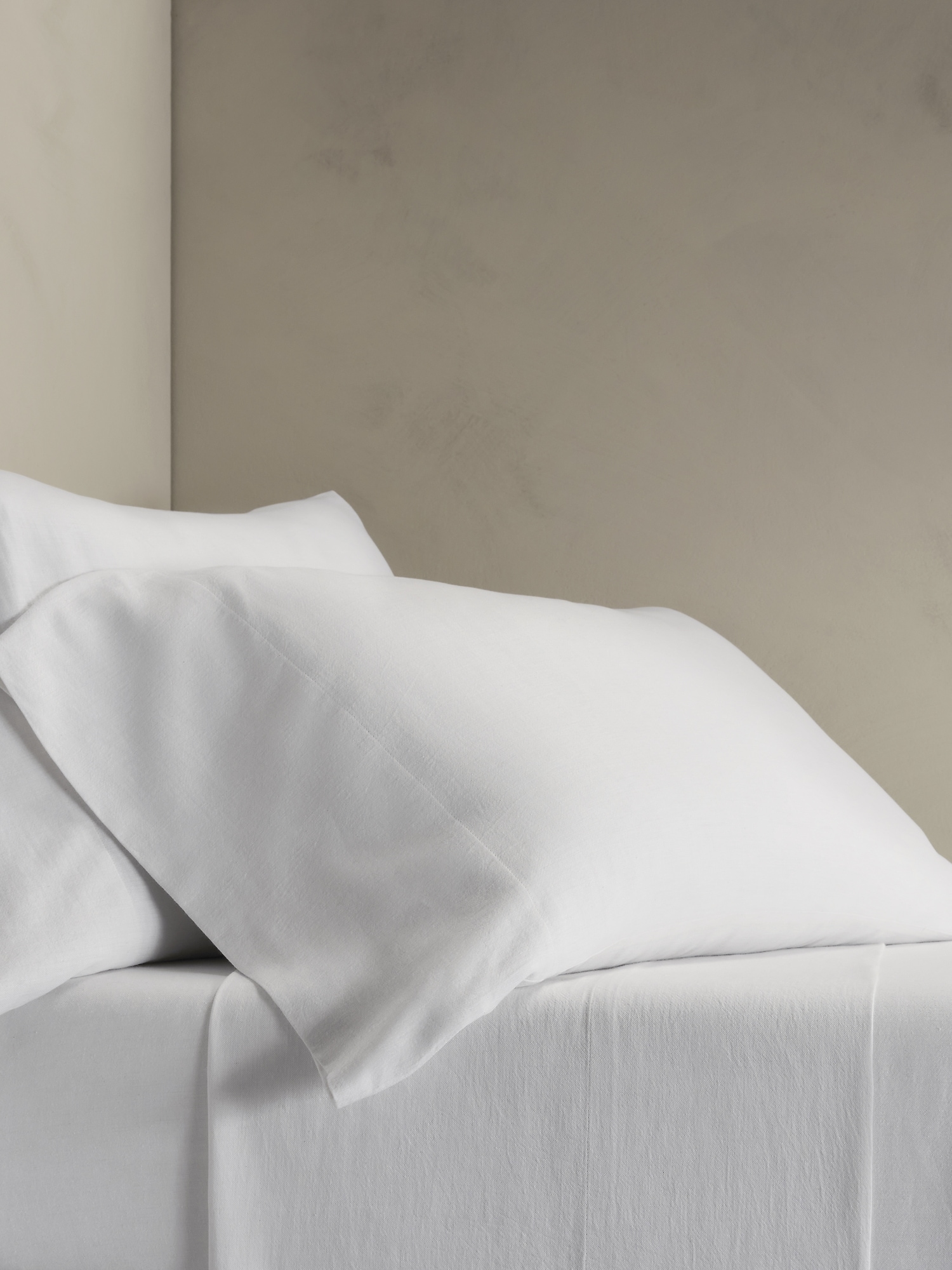 CottonCashmereSilk Pillowcases Banana Republic