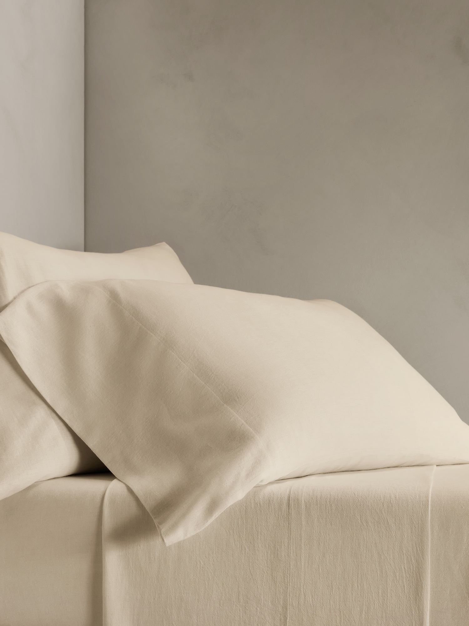 CottonCashmereSilk Pillowcases Banana Republic