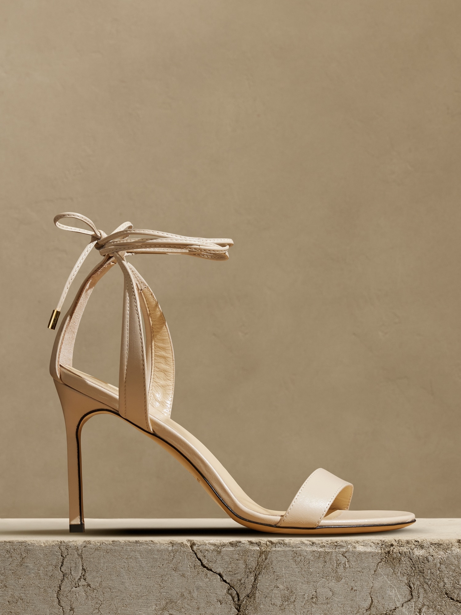 Banana Republic Margaux Sandal beige. 1