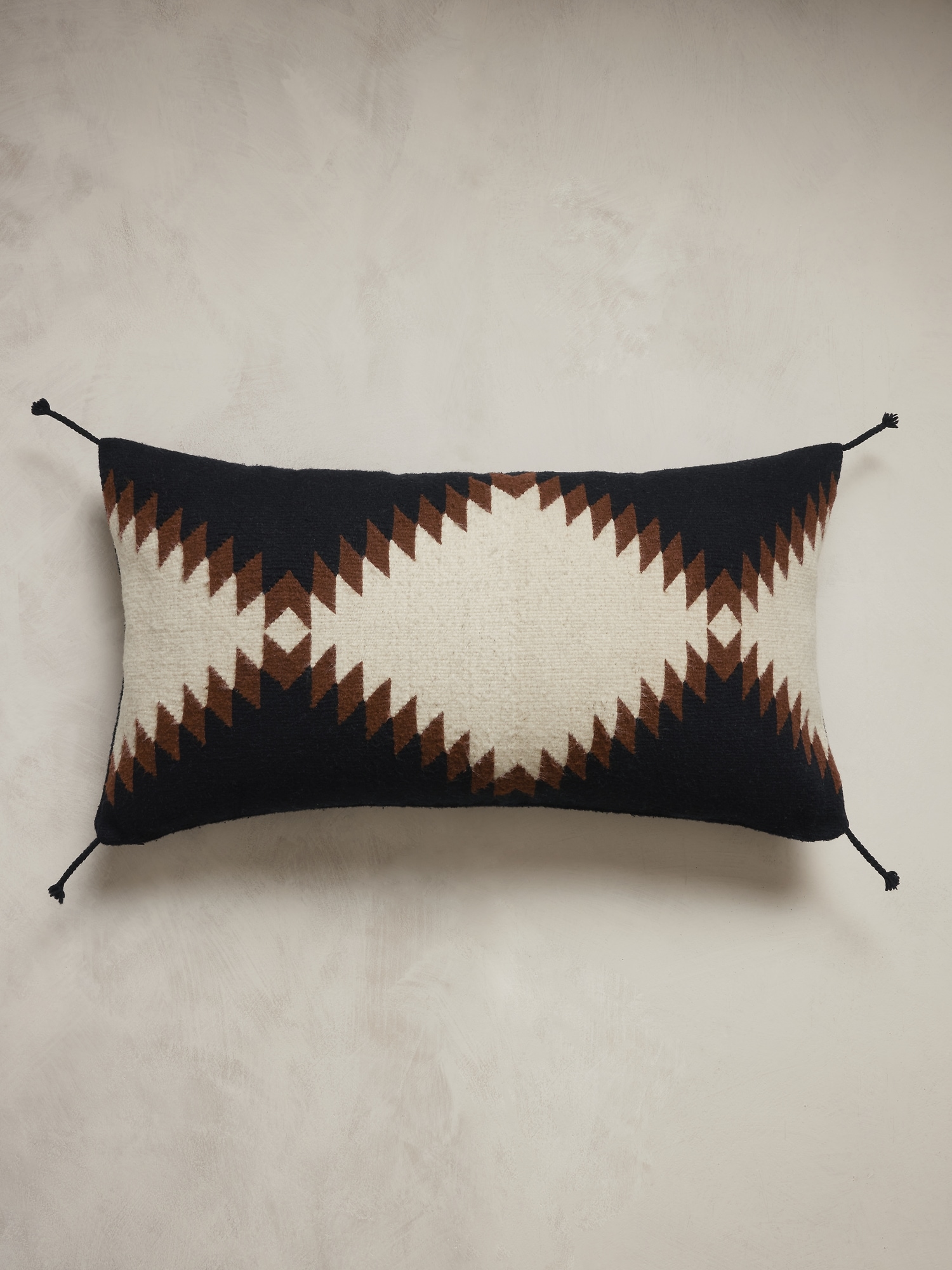 Image number 1 showing, Sierra Pillow &#124 Coutume