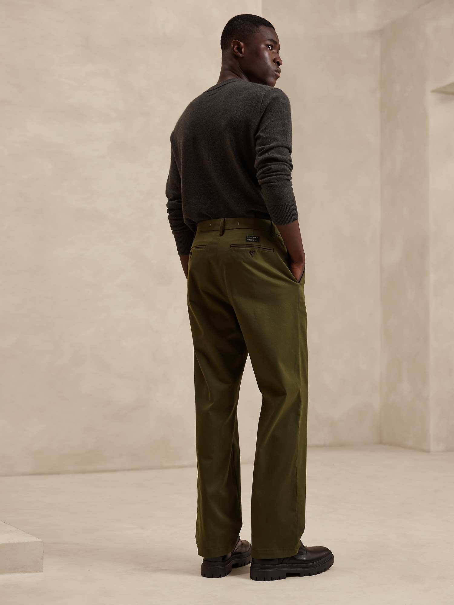 BR ARCHIVES Dawson Relaxed Rapid Movement Chino | Banana Republic