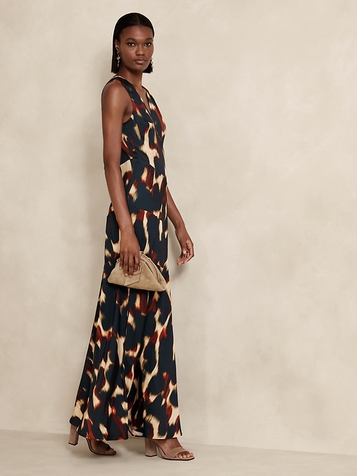 1 of 8 showing, with the color Animal Wave Navy of product Jodi Maxi Dress