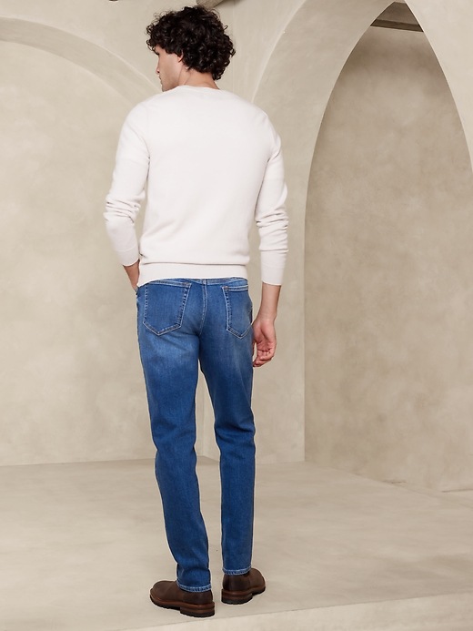 Slim Traveler Jean 2.0