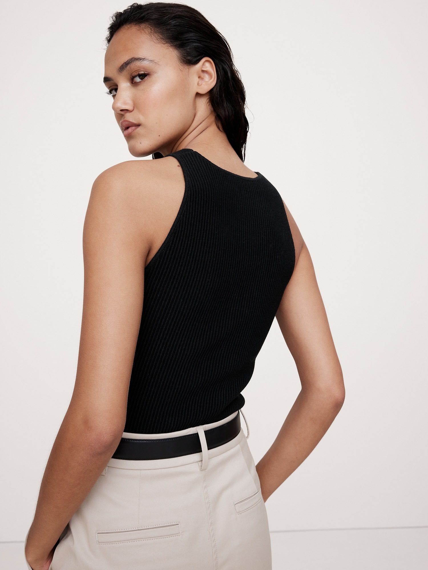 Женский топ Banana Republic Sculpted Ribbed Tank, цвет: Чёрный — фото 2