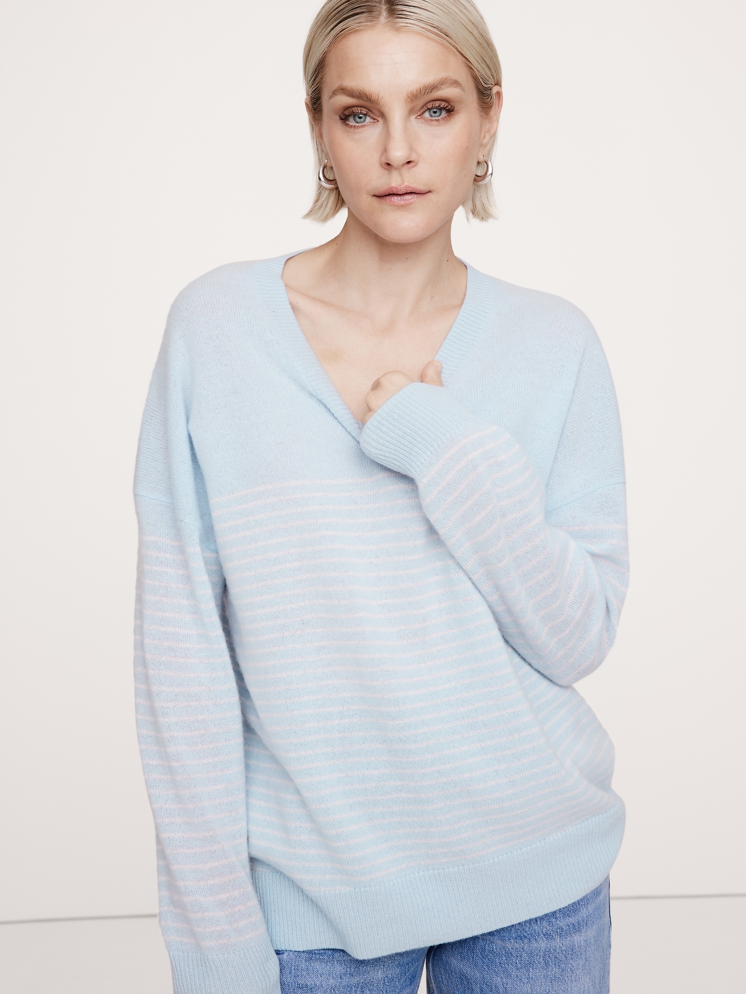 Caro Lightweight Cashmere V-Neck Sweater