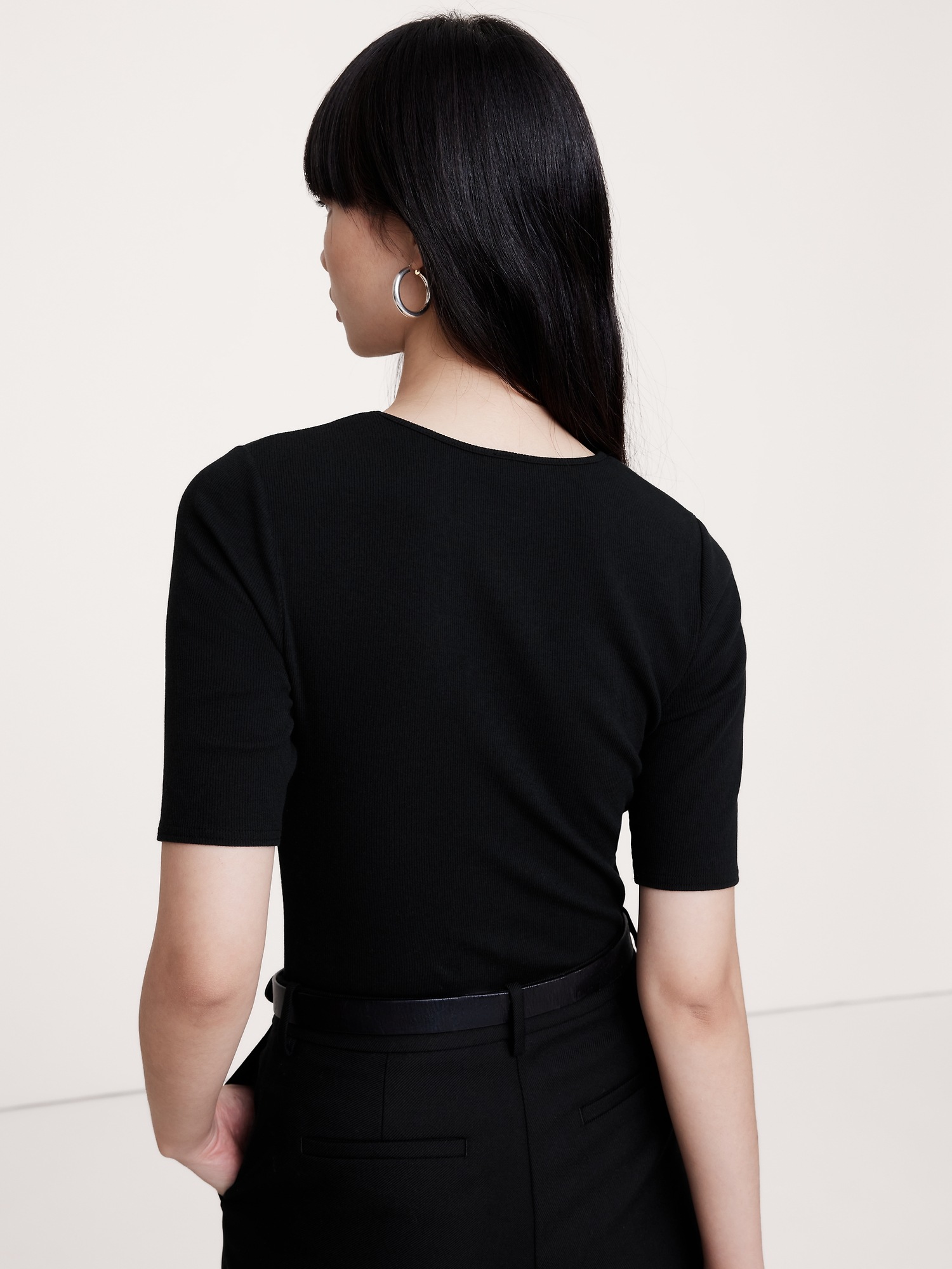 Женская футболка Banana Republic Ribbed Elbow-Sleeve, цвет: Чёрный — фото 2