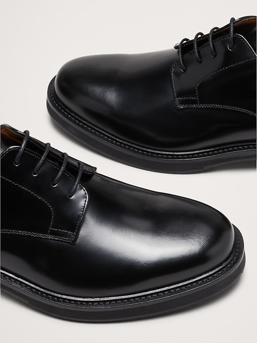 Italian Leather Derby Shoe | Banana Republic display picture 3