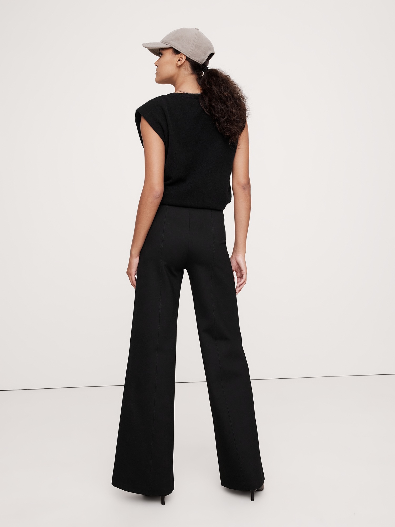 Женские брюки Banana Republic Wide-Leg Everywhere Ponte Pant, цвет: Чёрный — фото 2