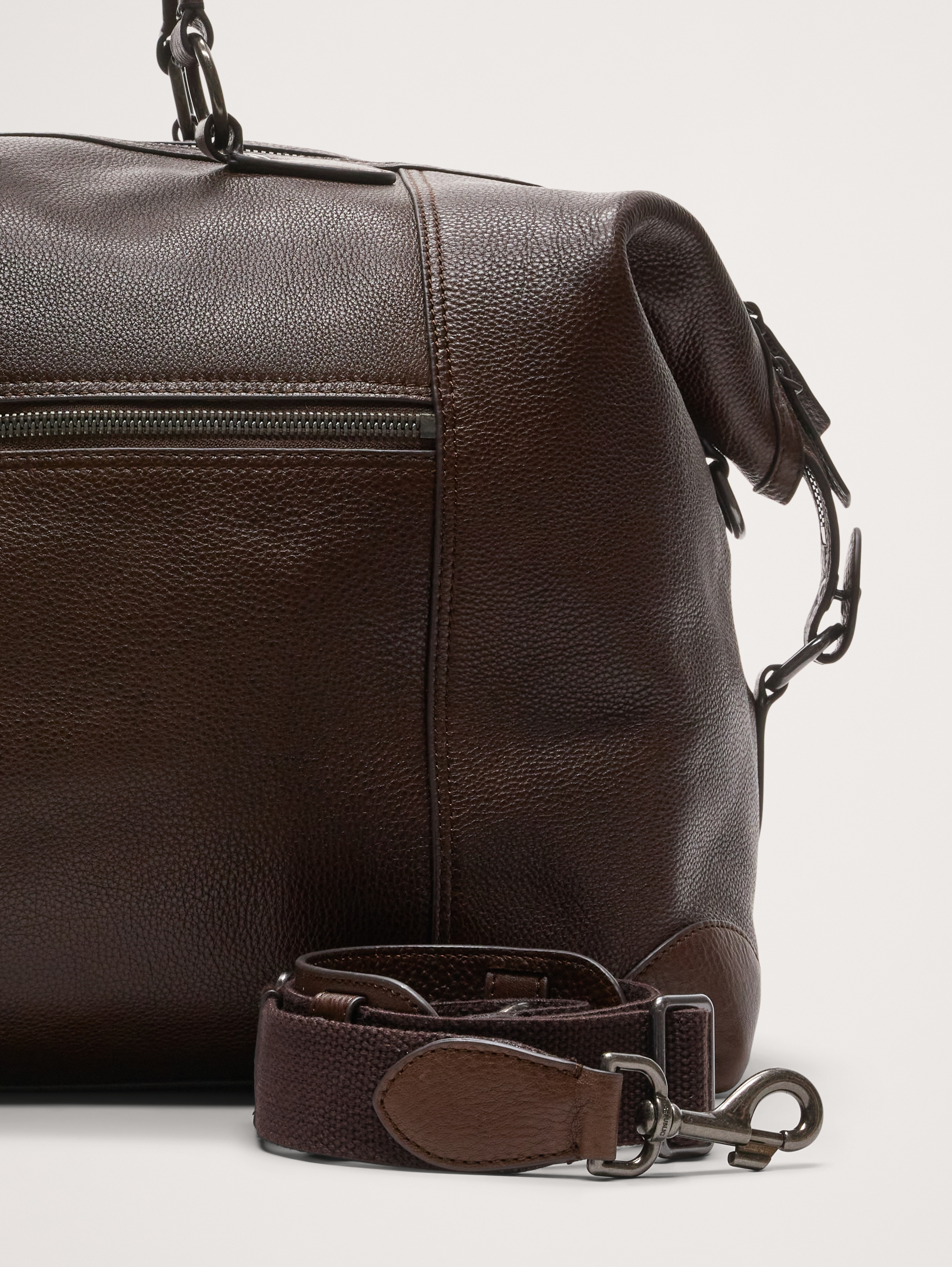 Banana Republic ￼ブラウンレザーダッフルバッグ Leather Weekender Duffle Bag | Banana Republic