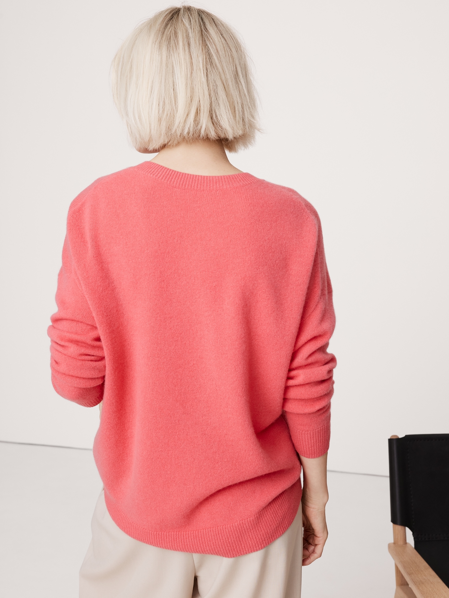 Caro Lightweight Cashmere V-Neck Sweater