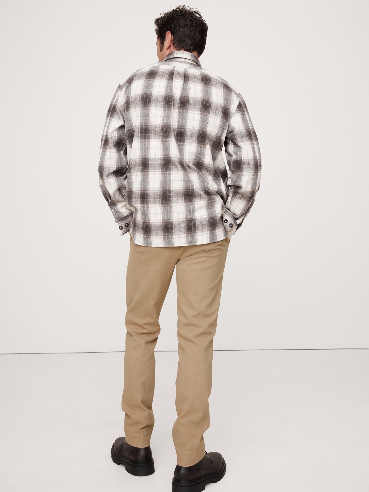 Мужские брюки Banana Republic Slim Brushed Stretch Chino, цвет: Хаки бежевый — фото 2
