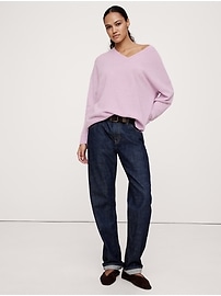 Lightweight Cashmere V-Neck Sweater