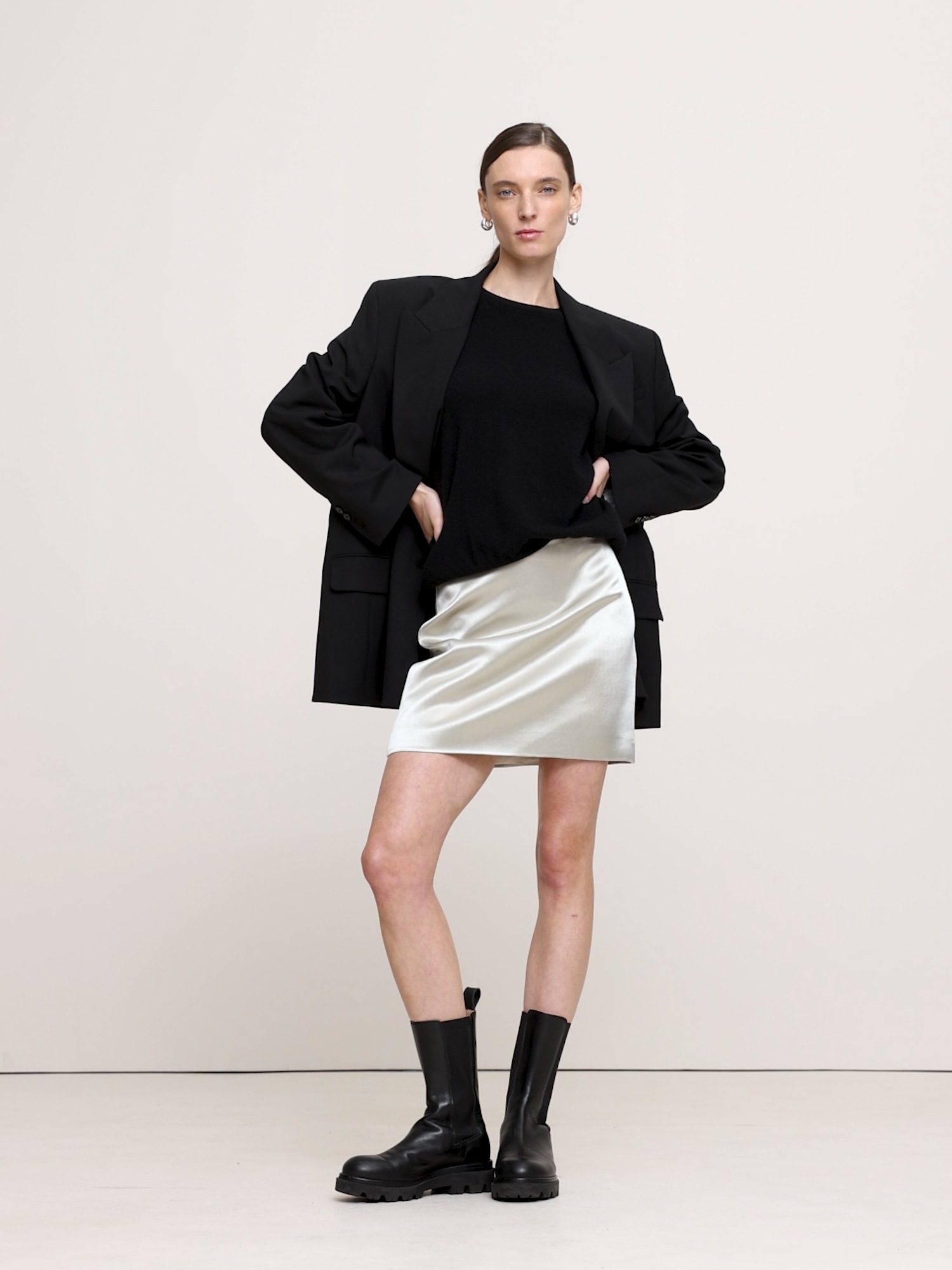 Женская юбка Banana Republic Satin Mini, цвет: Натуральный бежевый — фото 5