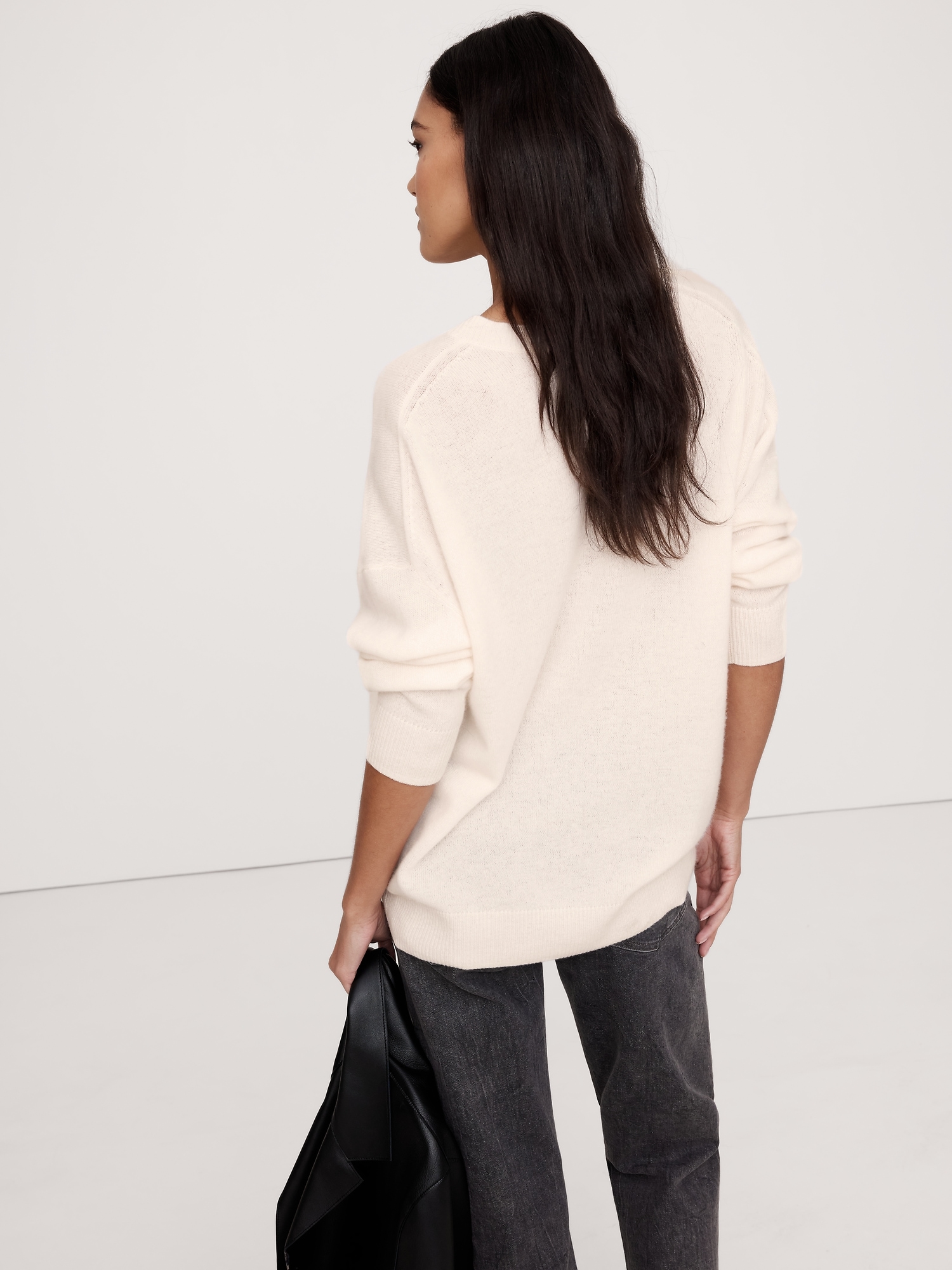 Lightweight Cashmere V-Neck Sweater