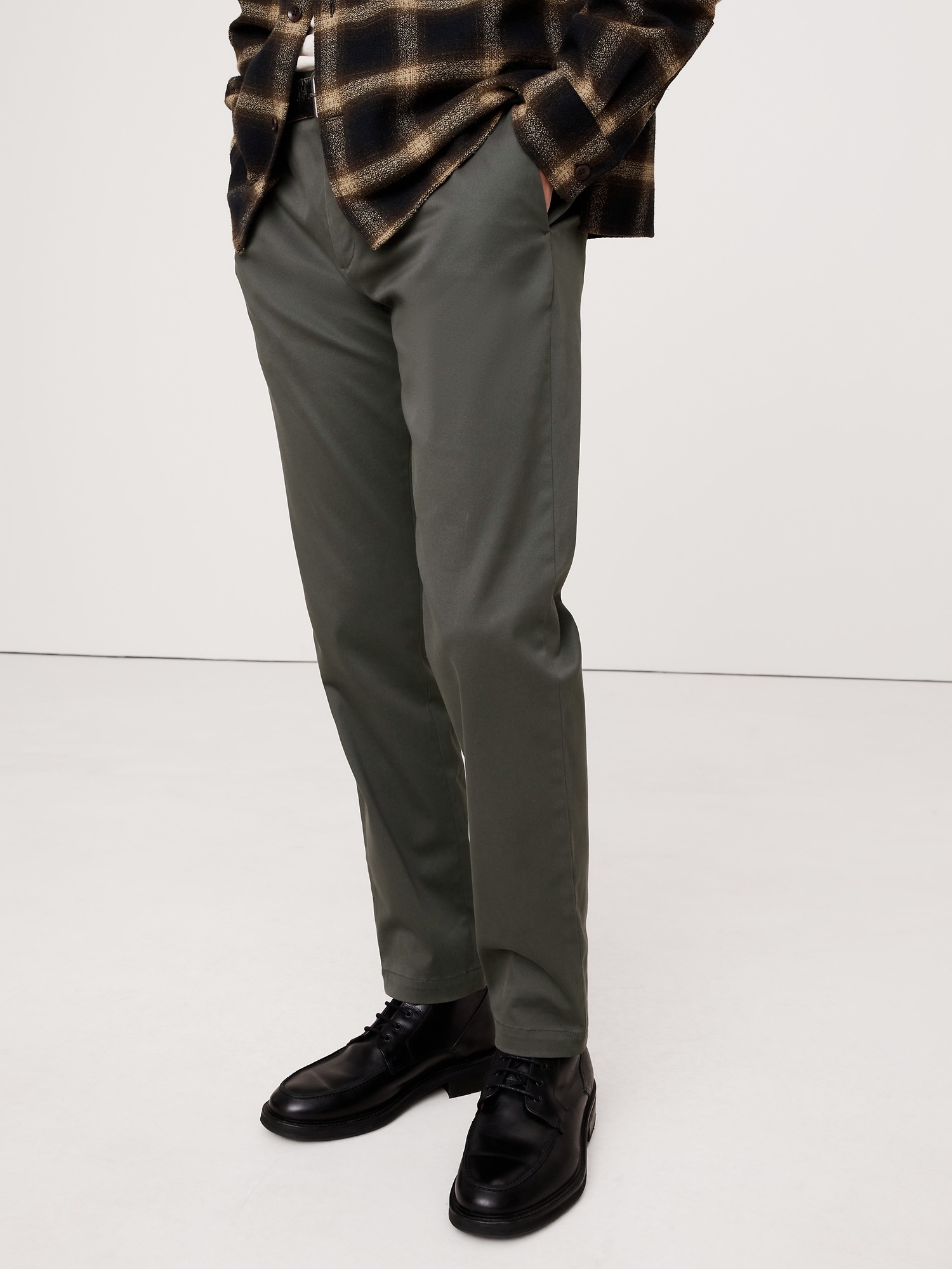 Мужские брюки Banana Republic Athletic Rapid Movement Chino, цвет: Антрацитовый серый — фото 3