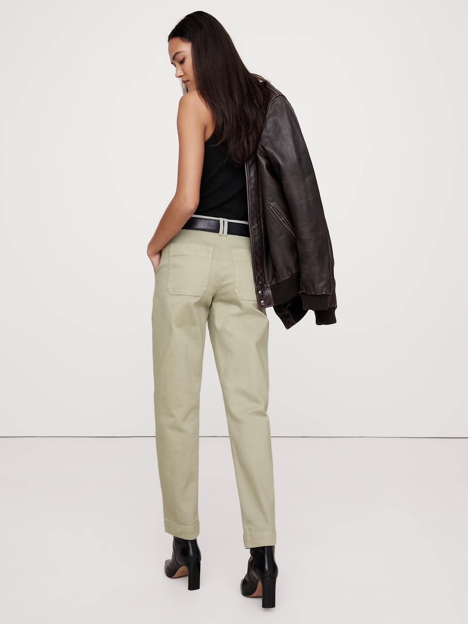 The Weekender Slim Barrel-Leg Pant