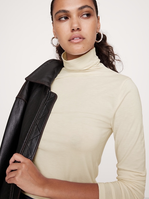 Tシャツ・カットソー citybreeze Wool Tencel Crop Turtleneck T-Shirt 4BJE010 Luxe Wool-Blend Turtleneck T-Shirt | Banana Republic