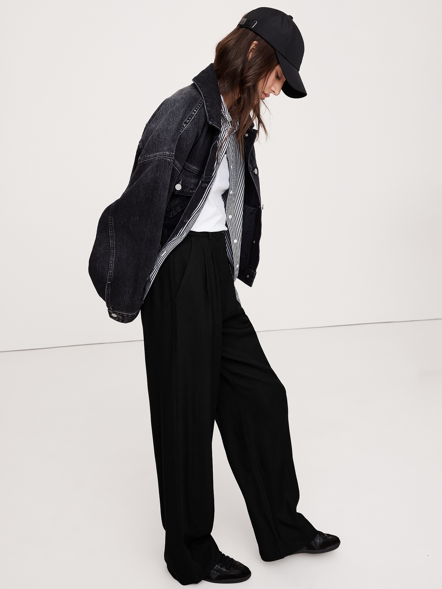 Женские брюки Banana Republic The Soho Wide-Leg Pant in Drapey Twill, цвет: Чёрный — фото 3
