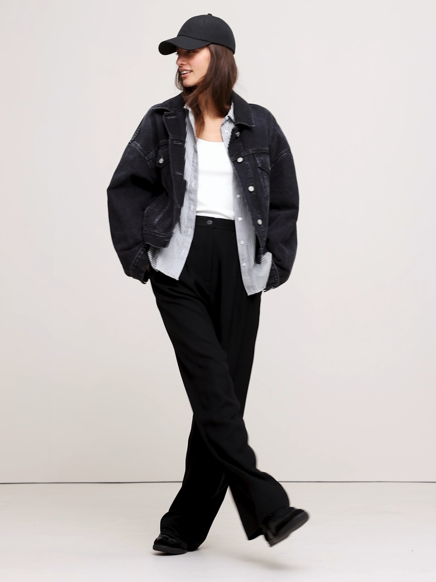 Женские брюки Banana Republic The Soho Wide-Leg Pant in Drapey Twill, цвет: Чёрный — фото 5
